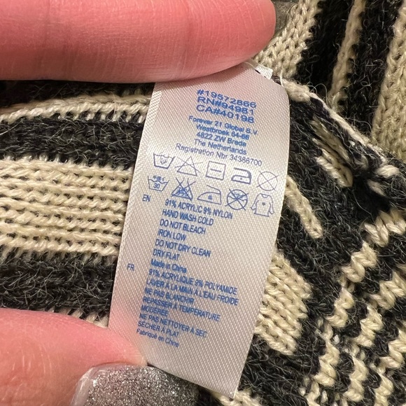 NWT Patterned Striped Cardigan - Picture 3 of 3